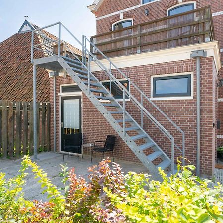 Sfeervol Verblijf In Oude Gemeentehuis Eenrum. Exteriör bild