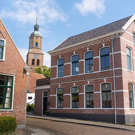 Sfeervol Verblijf In Oude Gemeentehuis Eenrum. Exteriör bild