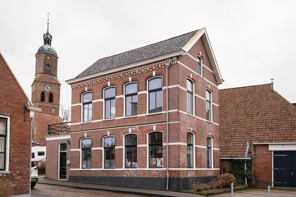 Sfeervol Verblijf In Oude Gemeentehuis Eenrum. Exteriör bild