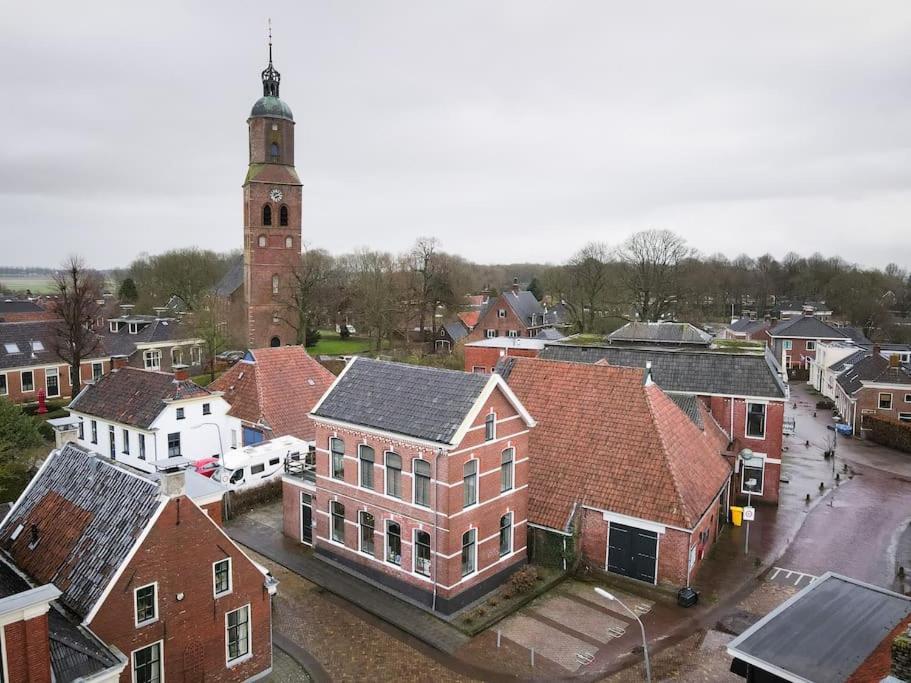 Sfeervol Verblijf In Oude Gemeentehuis Eenrum. Exteriör bild