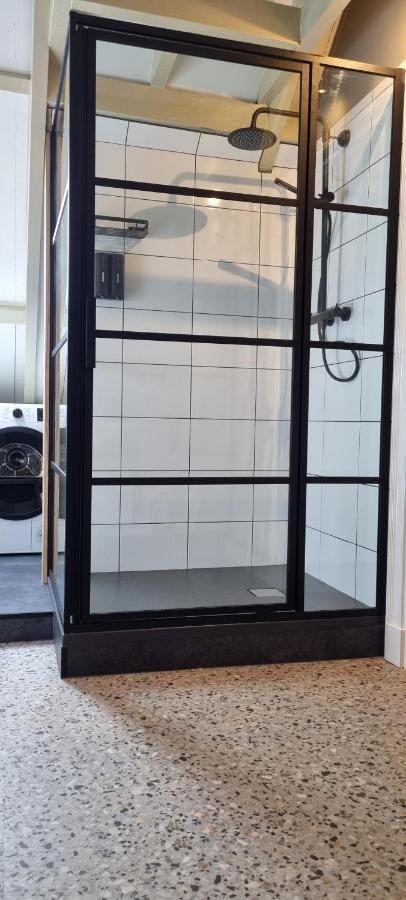 Sfeervol Verblijf In Oude Gemeentehuis Eenrum. Exteriör bild