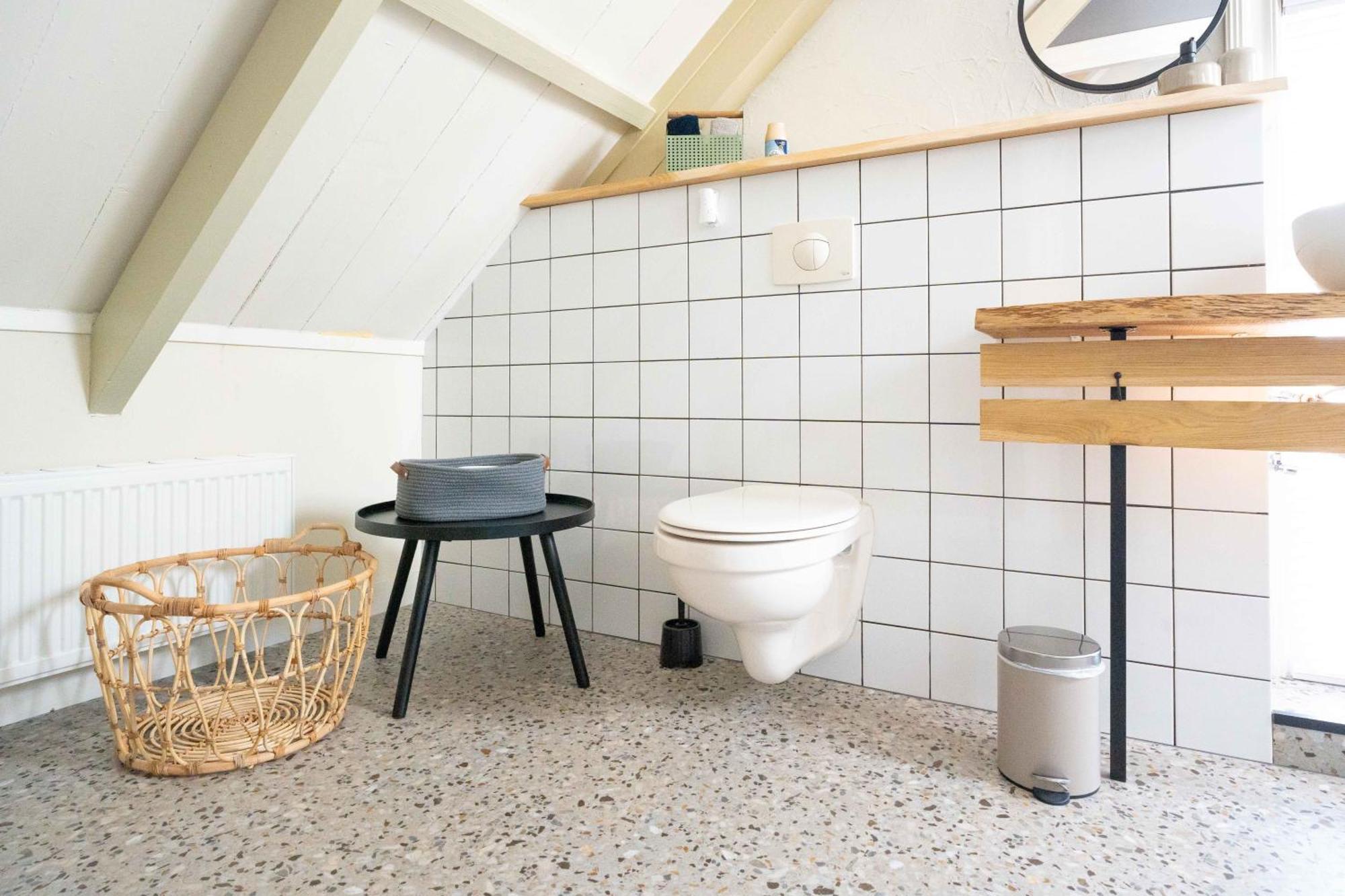 Sfeervol Verblijf In Oude Gemeentehuis Eenrum. Exteriör bild