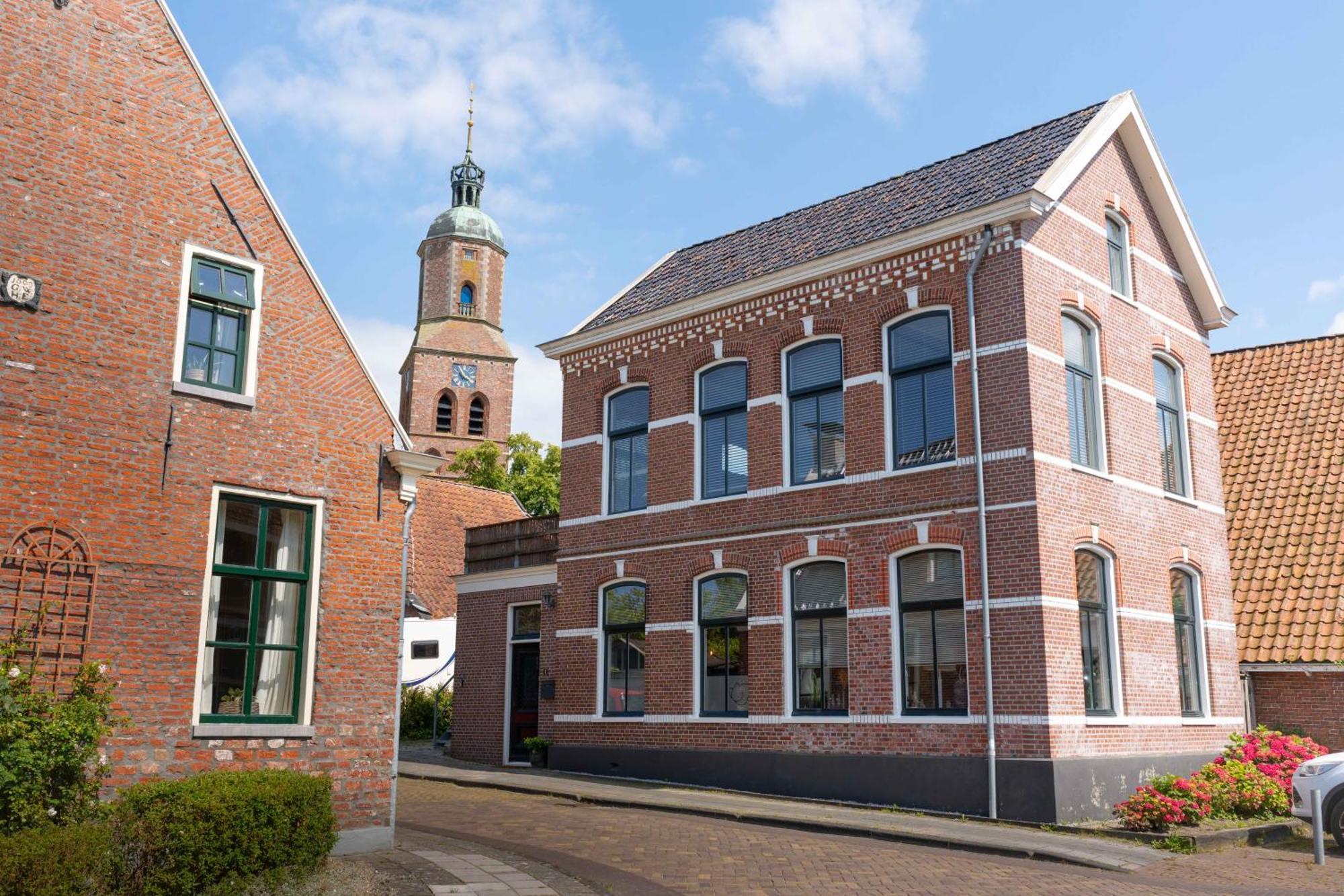 Sfeervol Verblijf In Oude Gemeentehuis Eenrum. Exteriör bild